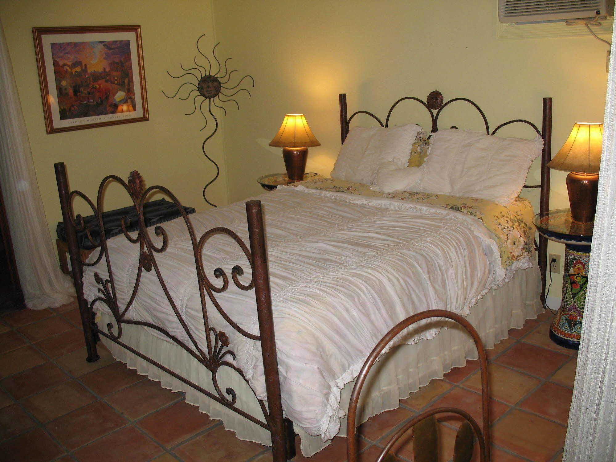 Casa Del Sol Bed And Breakfast Лейкуей Екстериор снимка
