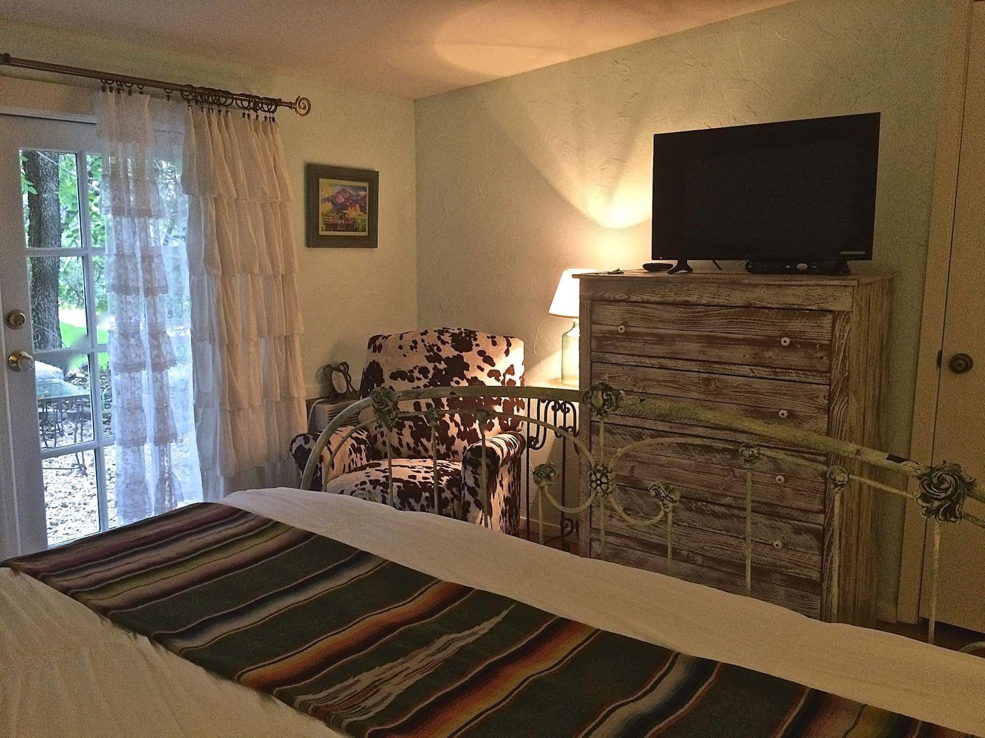 Casa Del Sol Bed And Breakfast Лейкуей Екстериор снимка