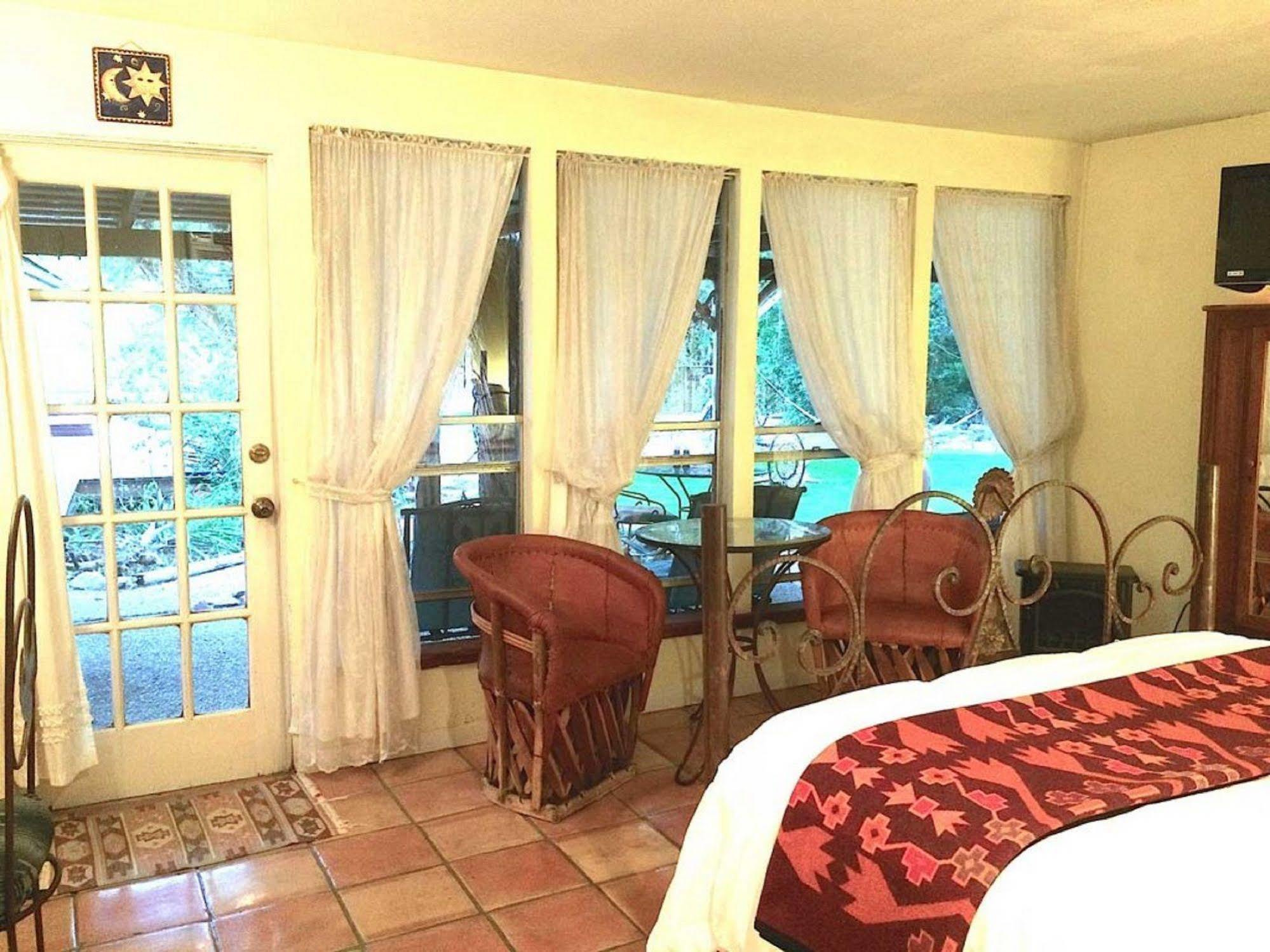 Casa Del Sol Bed And Breakfast Лейкуей Екстериор снимка