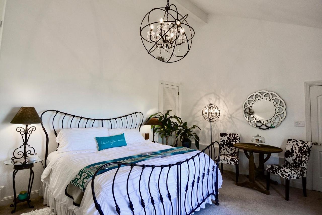 Casa Del Sol Bed And Breakfast Лейкуей Екстериор снимка