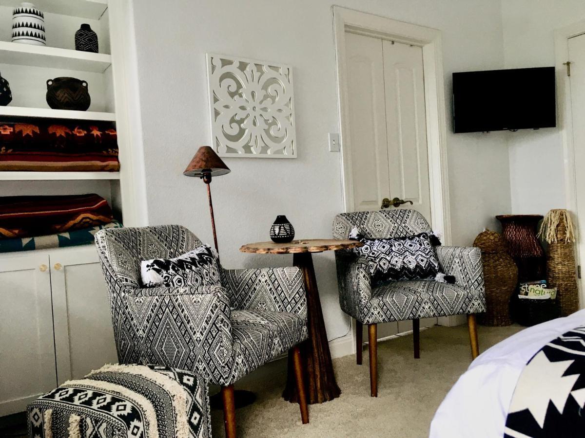 Casa Del Sol Bed And Breakfast Лейкуей Екстериор снимка